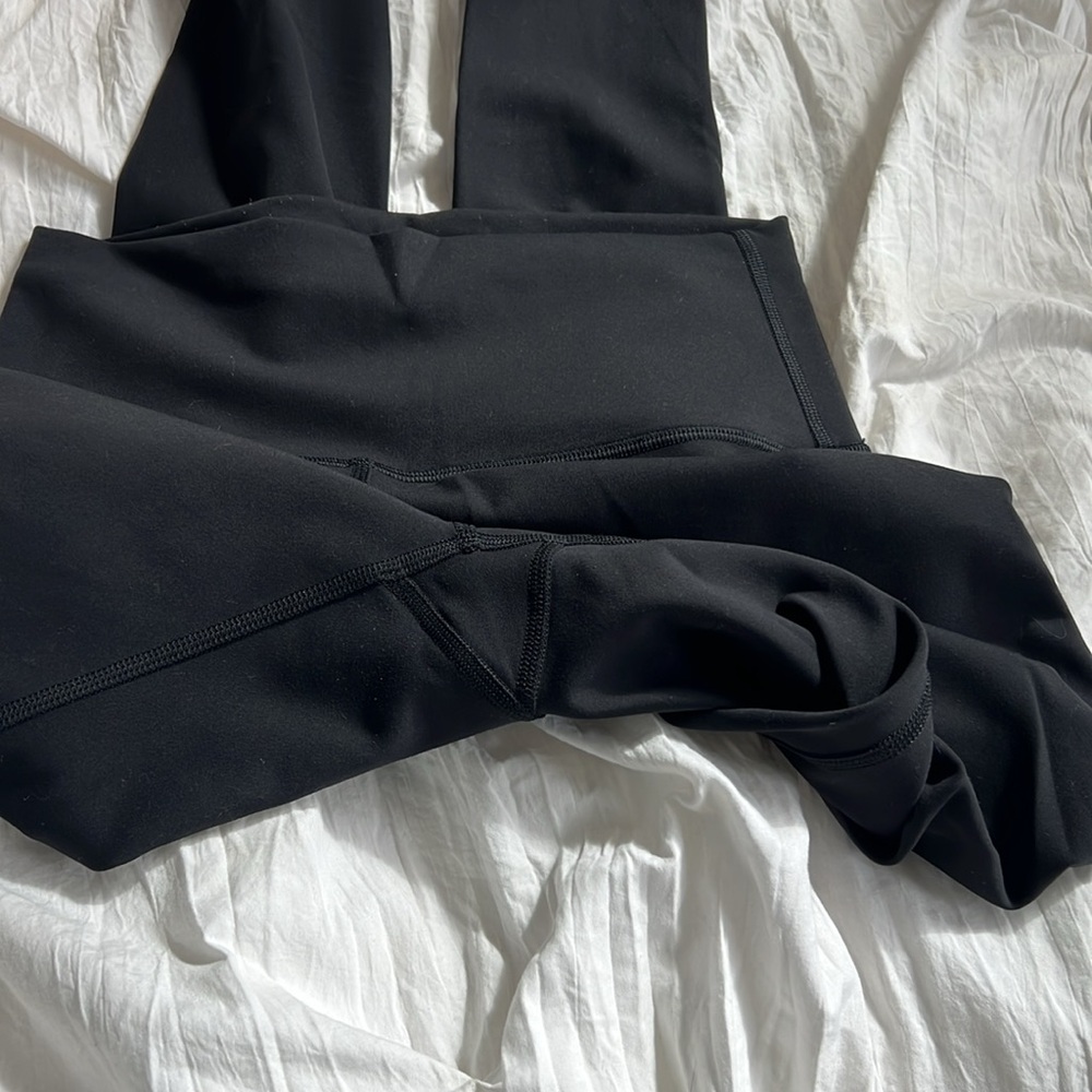 Black Women's lululemon leggings - Picture 2 of 3
